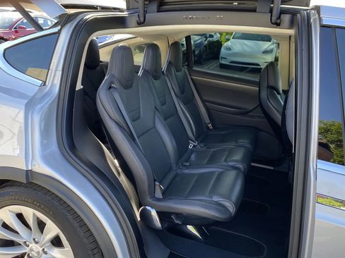 Used 2016 Tesla Model X 90D image 7