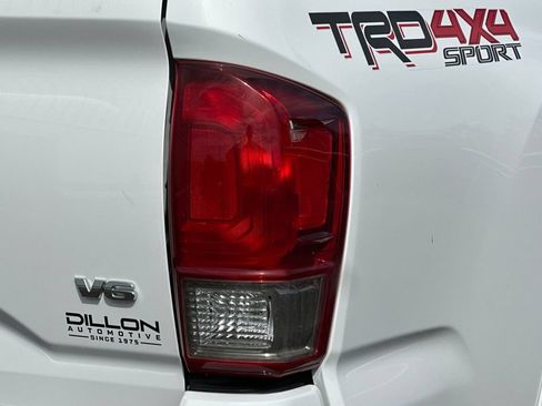 Used 2016 Toyota Tacoma TRD Sport w/ Towing Package AWD/4WD image 28
