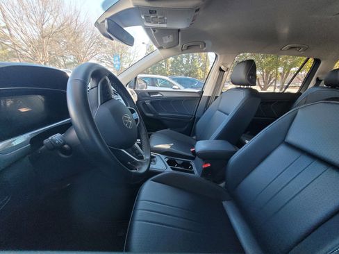Used 2024 Volkswagen Tiguan SE image 10
