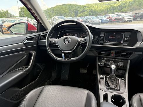 Used 2019 Volkswagen Jetta SE w/ Cold Weather Package FWD image 5