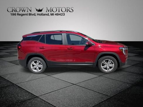Used 2022 GMC Terrain SLE w/ Driver Convenience Package AWD/4WD image 2