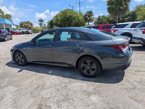 Used 2021 Hyundai Elantra SEL w/ Convenience Package FWD image 6