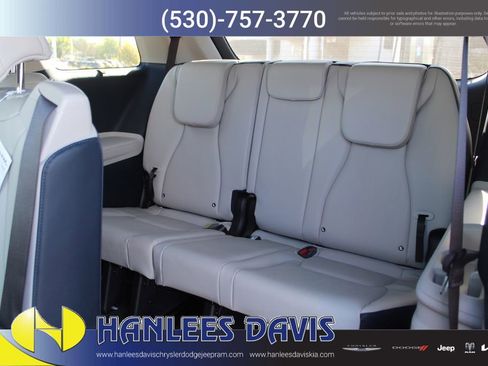 New 2026 Kia Carnival EX image 16