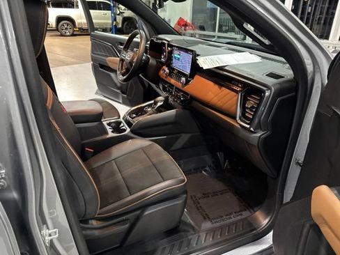 Used 2024 GMC Canyon AT4 w/ Technology Package AWD/4WD image 36