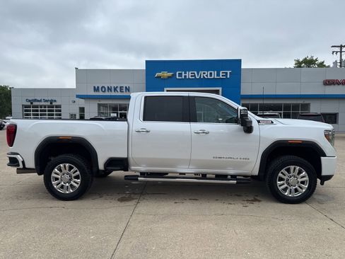 Used 2023 GMC Sierra 2500 Denali AWD/4WD image 2