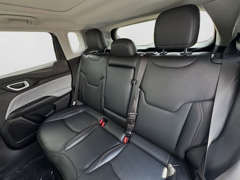 Used 2022 Jeep Compass Latitude w/ Sun and Sound Group AWD/4WD image 12