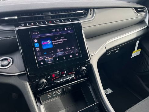 New 2025 Jeep Grand Cherokee Laredo X w/ Luxury Tech Group I AWD/4WD image 12