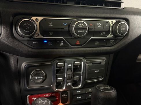 Used 2025 Jeep Wrangler Willys 4xe image 17