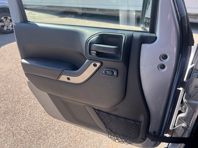 Used 2016 Jeep Wrangler Unlimited Sahara AWD/4WD image 16
