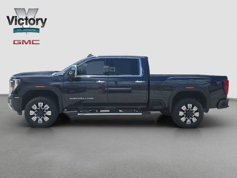 Used 2025 GMC Sierra 2500 Denali w/ Denali Reserve Package AWD/4WD image 6