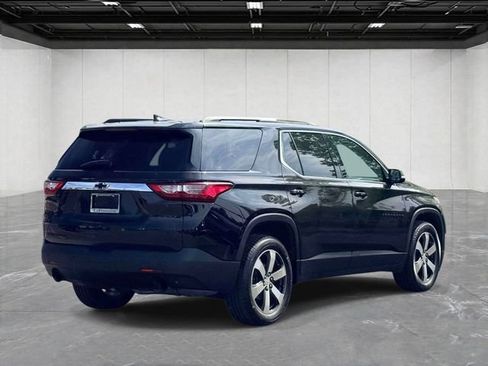 Used 2020 Chevrolet Traverse LT w/ LT Premium Package AWD/4WD image 5