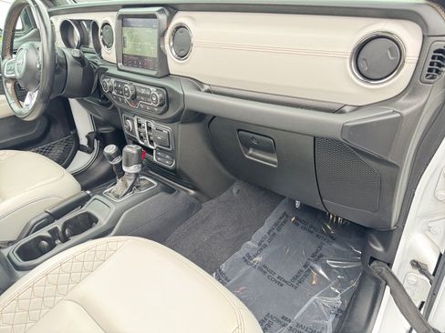 Used 2023 Jeep Wrangler Unlimited Sahara AWD/4WD image 10