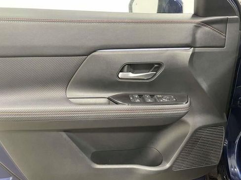 Used 2025 Nissan Kicks SR image 13