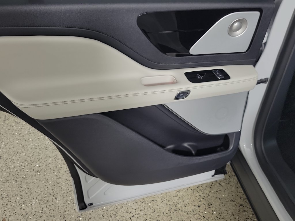 New 2027 Lincoln Aviator Reserve w/ Luxury Package RWD image 14