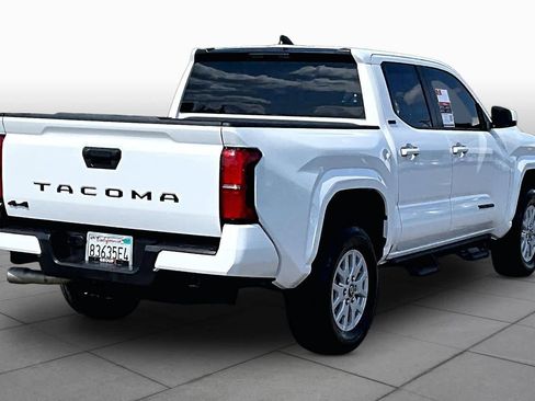 Used 2025 Toyota Tacoma SR5 AWD/4WD image 12