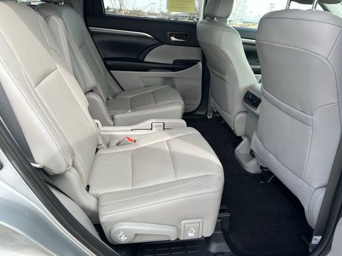 Used 2019 Toyota Highlander Limited image 29
