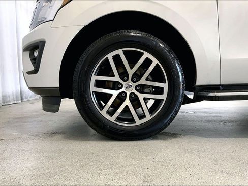 Used 2020 Ford Expedition XLT w/ Equipment Group 202A RWD image 8