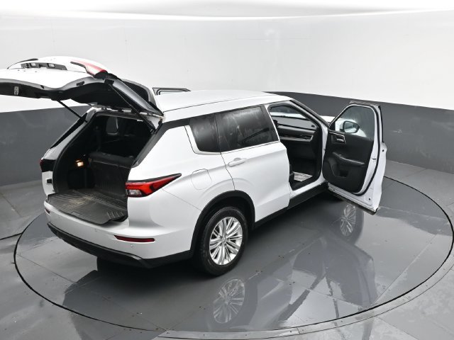Used 2024 Mitsubishi Outlander ES AWD/4WD image 29