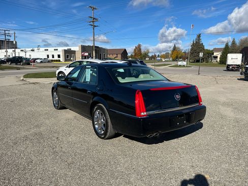 Used 2009 Cadillac DTS w/ Platinum Edition image 3