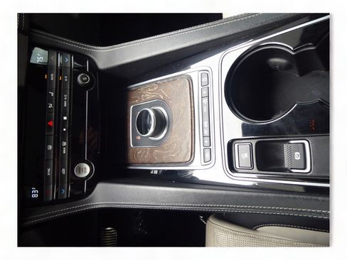 Used 2017 Jaguar F-PACE R-Sport image 14