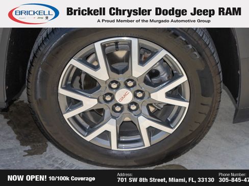 Used 2023 GMC Acadia SLE image 39