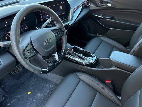 New 2025 Chevrolet Trax RS image 6