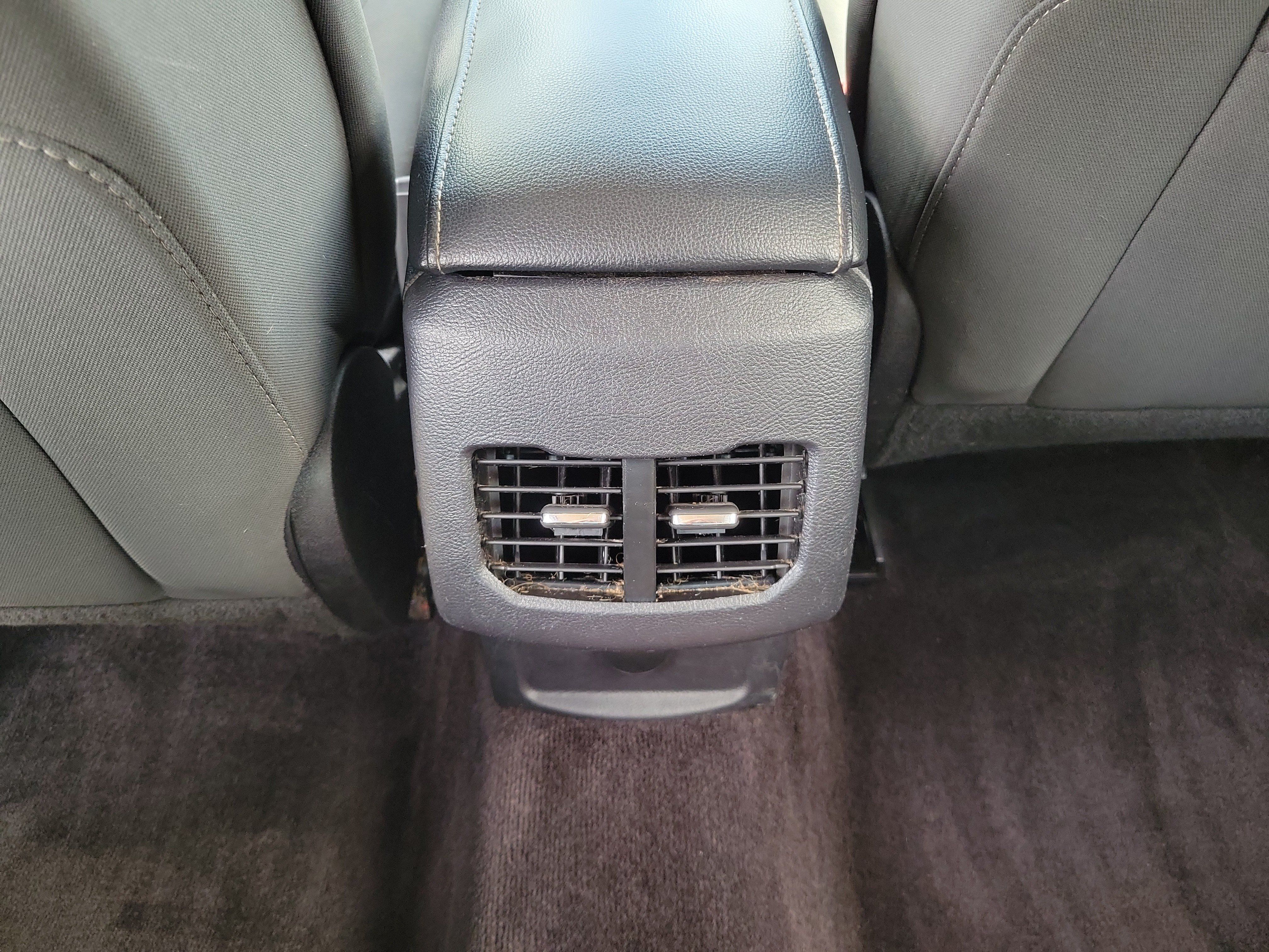 Used 2017 Ford Fusion SE FWD image 10