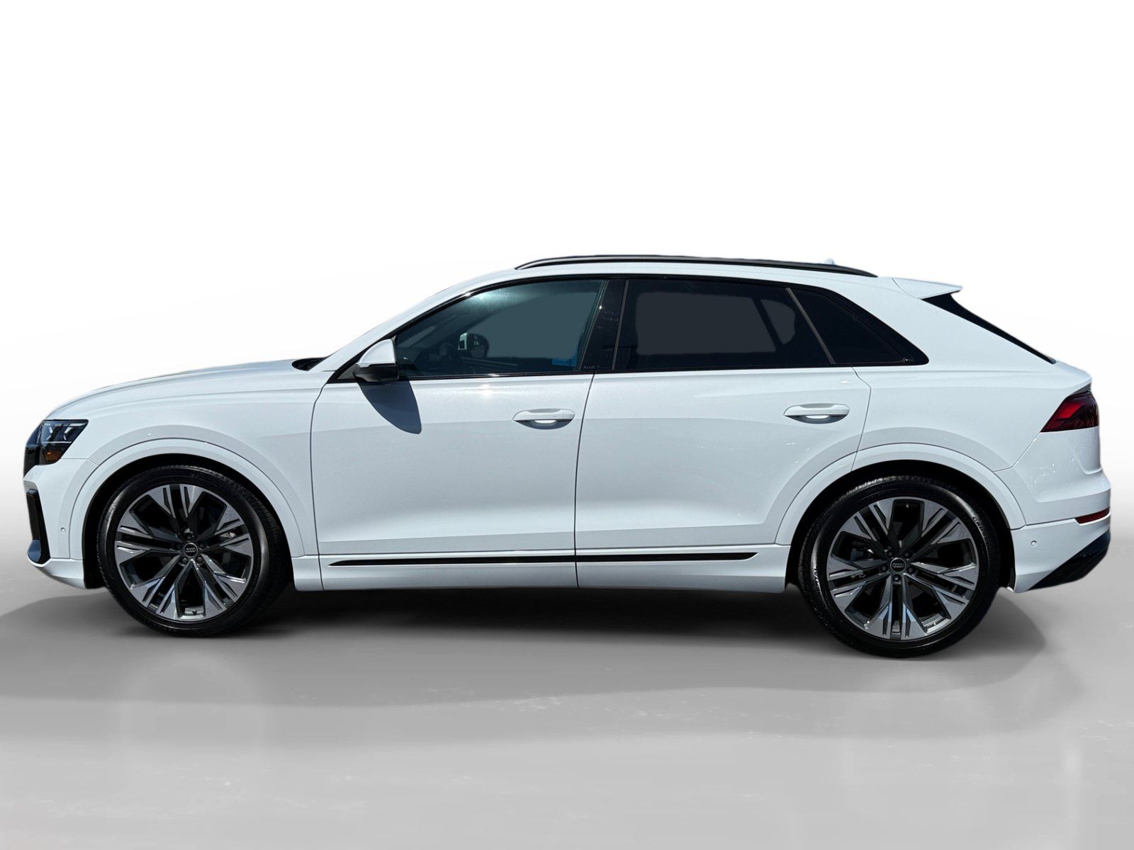 Used 2025 Audi Q8 Prestige AWD/4WD image 2