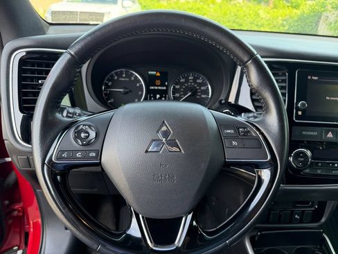 Used 2018 Mitsubishi Outlander LE AWD/4WD image 15