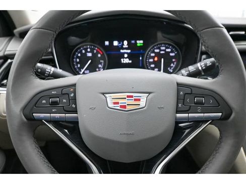 Used 2024 Cadillac XT6 Premium Luxury w/ Technology Package image 39