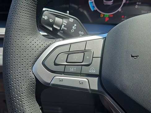 New 2026 Volkswagen Tiguan SE R-Line AWD/4WD image 14