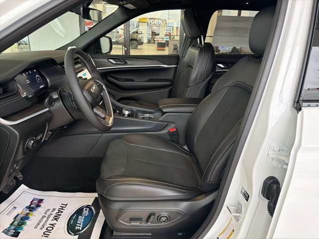 New 2026 Jeep Grand Cherokee Altitude AWD/4WD image 14
