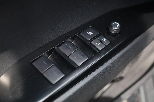 Used 2025 Toyota Camry SE FWD image 11