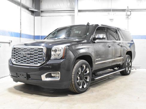 Used 2020 GMC Yukon XL Denali w/ Denali Ultimate Black Edition image 2
