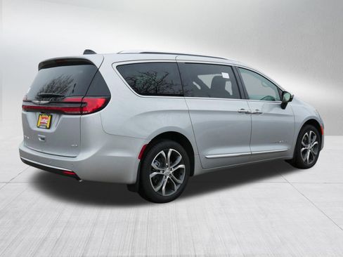 New 2026 Chrysler Pacifica Pinnacle image 7