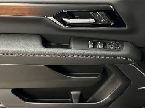 New 2026 GMC Yukon Denali w/ Denali Reserve Package AWD/4WD image 13