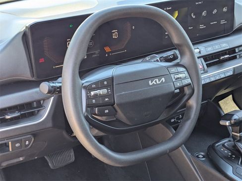 Used 2025 Kia K4 LXS image 14