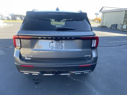 New 2026 Ford Explorer Active w/ Active Comfort Package image 8