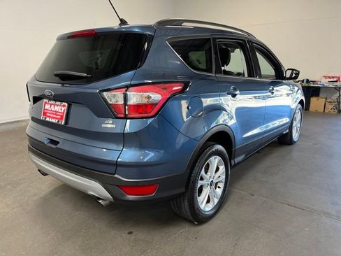 Used 2018 Ford Escape SE w/ SE Sync 3 Package FWD image 3