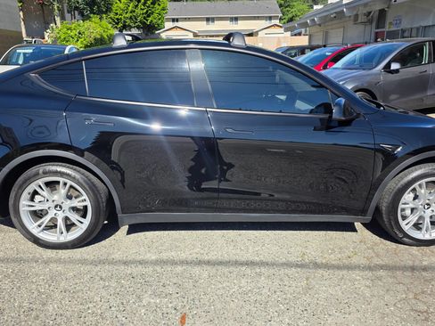Used 2025 Tesla Model Y Long Range AWD/4WD image 4