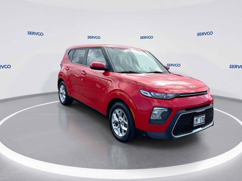 Used 2022 Kia Soul LX w/ Technology Package FWD image 2