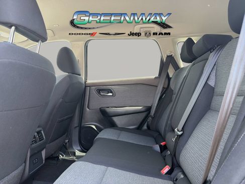 Used 2023 Nissan Rogue SV FWD image 16