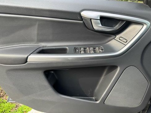 Used 2015 Volvo XC60 T5 Premier w/ Proximity Package image 17