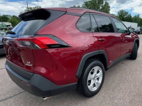 Used 2020 Toyota RAV4 LE AWD/4WD image 2