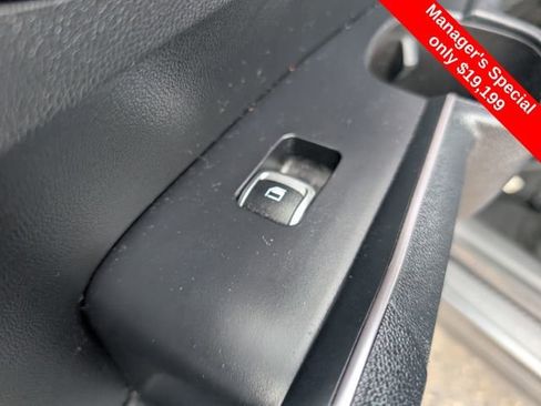 Used 2023 Kia Sorento LX image 11