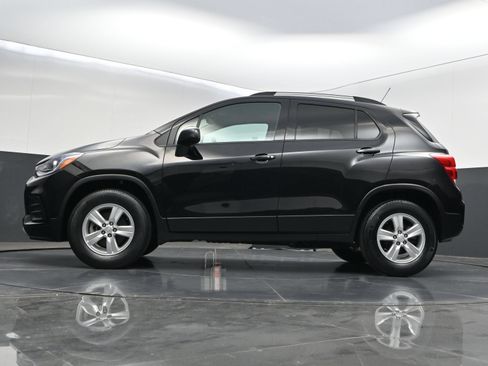 Used 2021 Chevrolet Trax LT w/ Driver Confidence Package AWD/4WD image 35