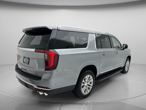 Used 2025 GMC Yukon XL Denali AWD/4WD image 5