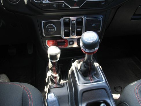 Used 2018 Jeep Wrangler Unlimited Rubicon AWD/4WD image 27