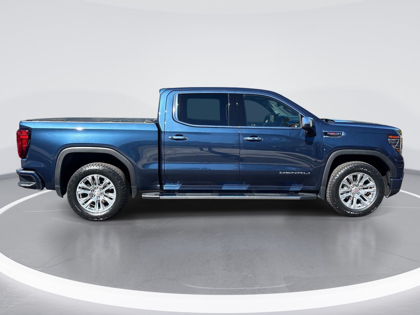 Used 2022 GMC Sierra 1500 Denali w/ Technology Package AWD/4WD image 9