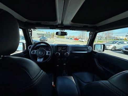 Used 2017 Jeep Wrangler Unlimited Rubicon image 4